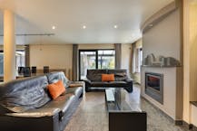 Te renoveren bedrijfswoning en bijgebouwen met charme en potentieel