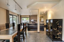 Te renoveren bedrijfswoning en bijgebouwen met charme en potentieel