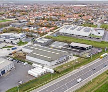 Commercial building for rent with visibility from the Rijksweg.