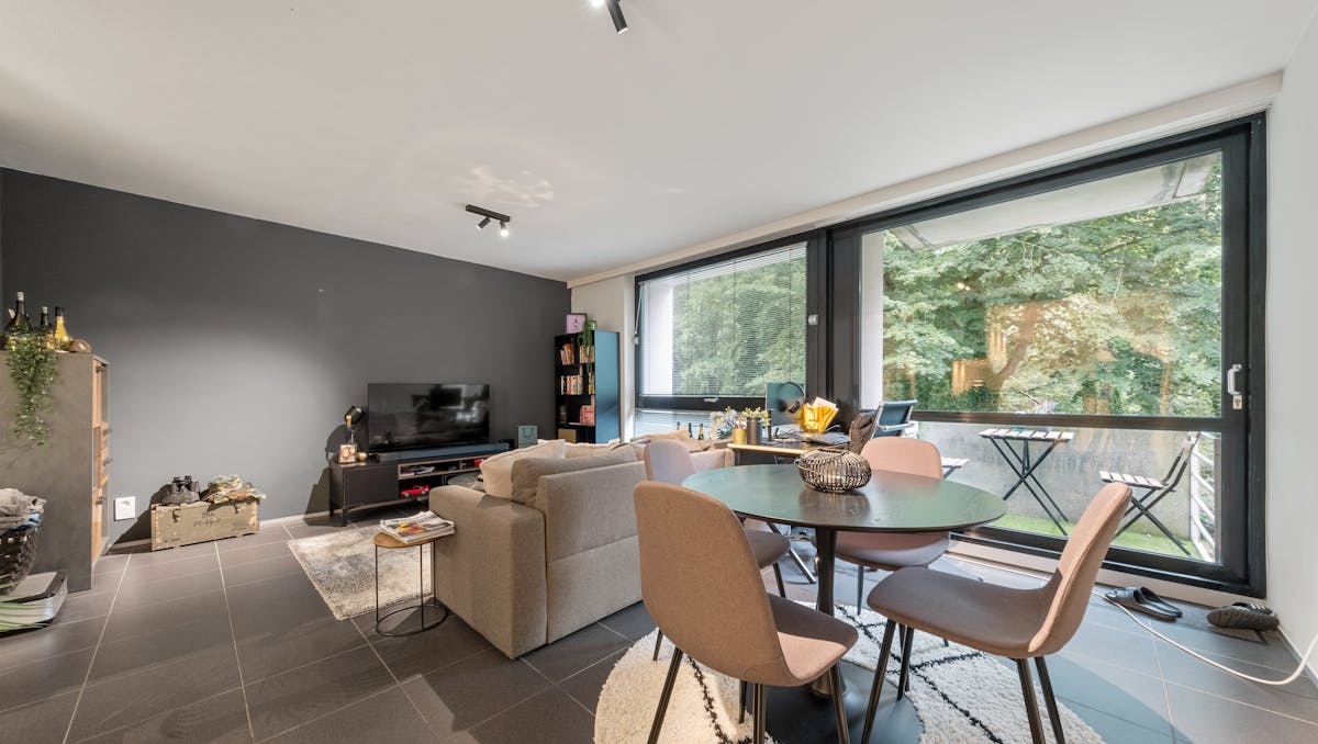 Instapklaar éénslaapkamerappartement met garage te koop