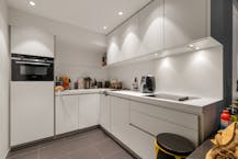 Instapklaar éénslaapkamerappartement met garage te koop