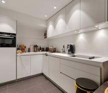 Instapklaar éénslaapkamerappartement met garage te koop