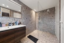 Instapklaar éénslaapkamerappartement met garage te koop