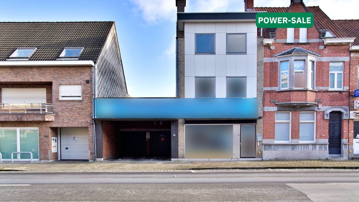 Handelshuis met garagecomplex te koop in Roeselare