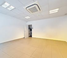 Instapklaar kantoor (94 m²) met parking te huur in Gent