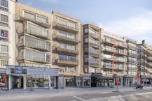 Ruime handelsruimte met kelder te koop in hartje Koksijde