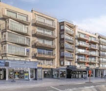 Ruime handelsruimte met kelder te koop in hartje Koksijde