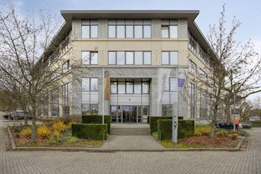 Gerenoveerd kantoor met 6 staanplaatsen te koop in Zaventem