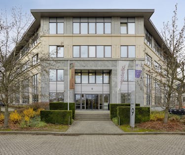 Gerenoveerd kantoor met 6 staanplaatsen te koop in Zaventem