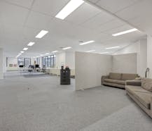 Gerenoveerd kantoor met 6 staanplaatsen te koop in Zaventem