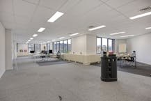 Gerenoveerd kantoor met 6 staanplaatsen te koop in Zaventem