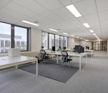 Gerenoveerd kantoor met 6 staanplaatsen te koop in Zaventem