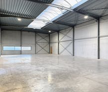 Nieuwbouw KMO-unit (375 m²) te huur in Lievegem