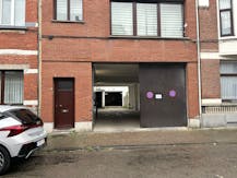 Opbrengsteigendom met 14 autostaanplaatsen te koop in Deurne