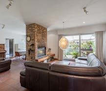 Te renoveren ruime gezinswoning met 5 slaapkamers te Hasselt