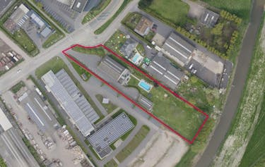 Bedrijfsgebouw + woonst (140 m²) op industrieperceel (4.758 m²) 