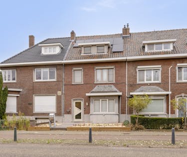 Goed gelegen stadswoning met 3 of 4 slaapkamers, tuin en garagebox