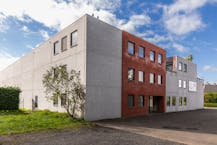 Modern bedrijfsgebouw in uitstekende staat nabij N9