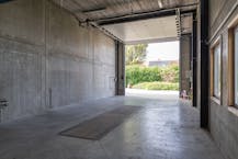 Modern bedrijfsgebouw in uitstekende staat nabij N9