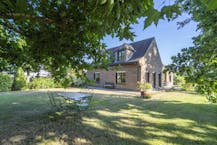 Unieke villa te koop op een rustige ligging in Harelbeke! 