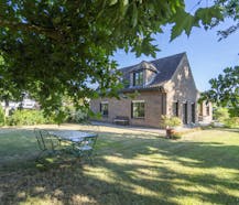 Unieke villa te koop op een rustige ligging in Harelbeke!