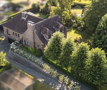 Unieke villa te koop op een rustige ligging in Harelbeke!