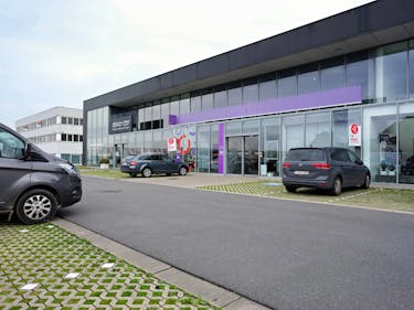 Commerciële ruimte langs invalsweg van Roeselare