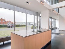 Commerciële ruimte langs invalsweg van Roeselare