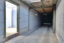 Handelshuis met garagecomplex te koop in Roeselare