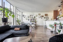 Lichtrijk appartement met bijgebouw in Ronse te koop