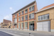 Lichtrijk appartement met bijgebouw in Ronse te koop