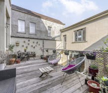 Lichtrijk appartement met bijgebouw in Ronse te koop