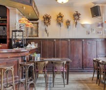 Charmant café met inboedel (vrij van brouwer) & woonst te koop.
