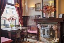 Charmant café (vrij van brouwer) & woonst  te koop.