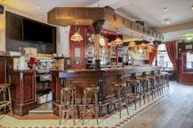 Charmant café (vrij van brouwer) & woonst  te koop.