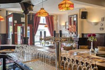 Charmant café (vrij van brouwer) & woonst  te koop.