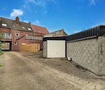 Gelijkvloers appartement met twee slaapkamers, terras en garagebox te Sint-Andries