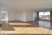 Very spacious penthouse of 279 m² for sale in Roeselare