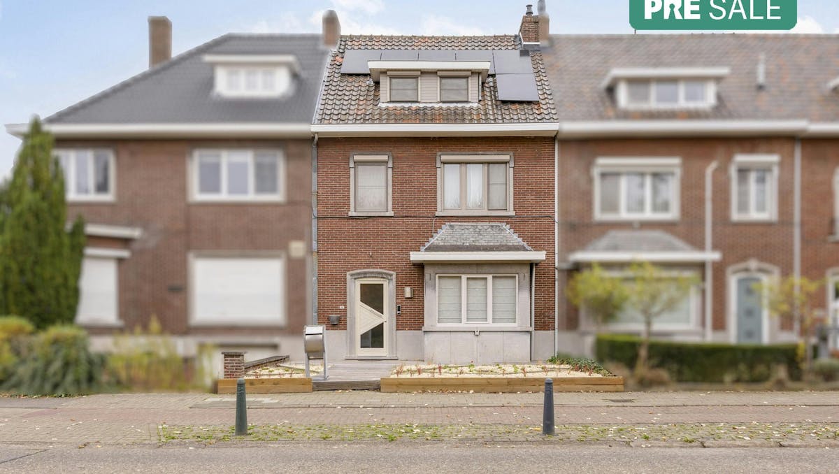 Goed gelegen stadswoning met 3 of 4 slaapkamers, tuin en garagebox