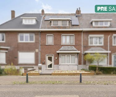 Goed gelegen stadswoning met 3 of 4 slaapkamers, tuin en garagebox