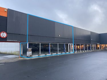 Baanwinkel van ca. 431 m² langs de Brugsesteenweg Roeselare