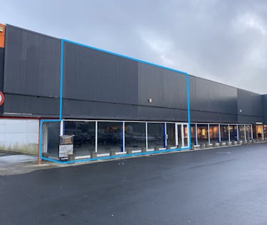 Baanwinkel van ca. 431 m² langs de Brugsesteenweg Roeselare