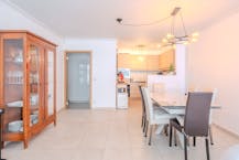 Instapklaar 2-slaapkamerappartement met terras in Oostende