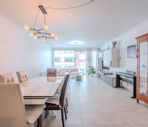 Instapklaar 2-slaapkamerappartement met terras in Oostende