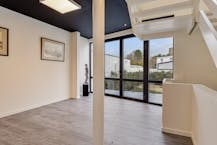 Centraal gelegen kantoorgebouw te Veurne met dubbele parking