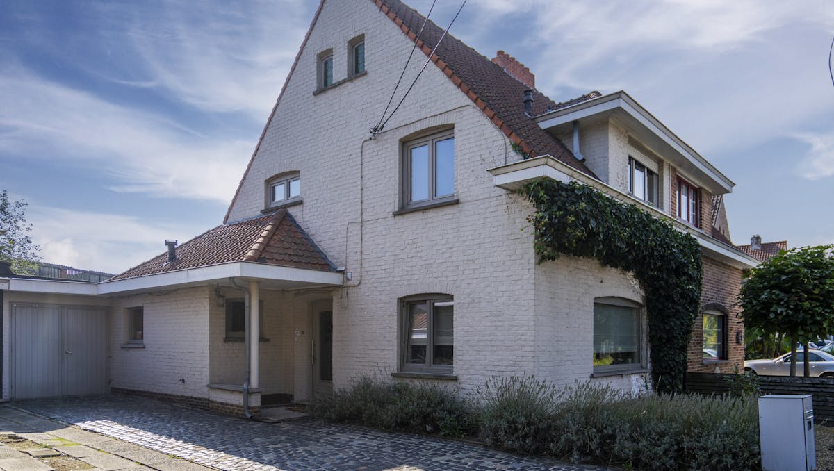 Woning met 2 slaapkamers en een ruime tuin in Kortrijk