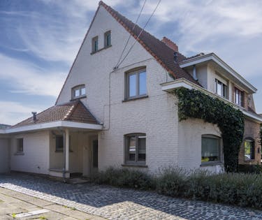 Woning met 2 slaapkamers en een ruime tuin in Kortrijk