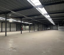 Bedrijfsgebouw te koop met zichtbaarheid vanop de Rijksweg.