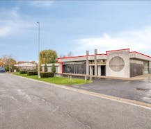 Toonzaal met prachtig ingerichte burelen in Oostnieuwkerke-Staden