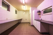 Te renoveren handelspand met woonst te koop in Kuurne